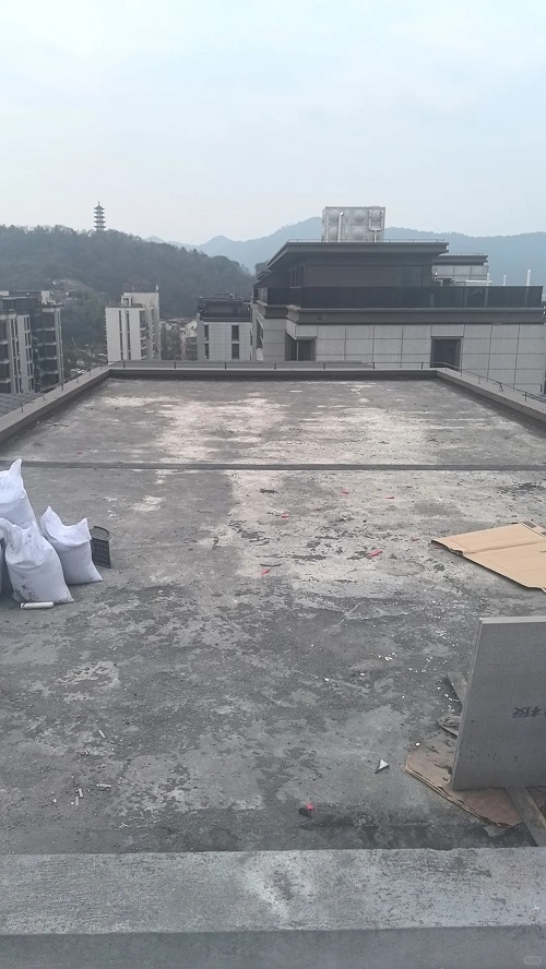 房顶漏水铺SBS防水卷材